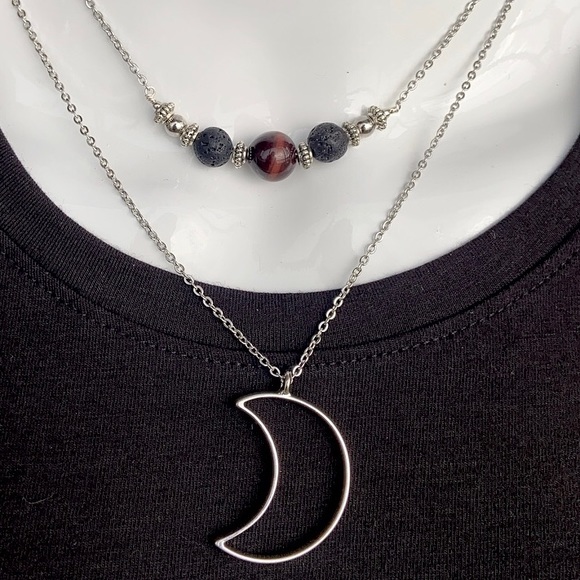 Red tiger eye & lava rock beads moon necklace - Picture 5 of 12